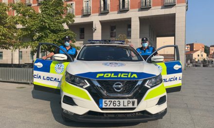 El Ayuntamiento presenta cuatro nuevos vehículos de Policía Local y anuncia la convocatoria de 40 nuevas plazas