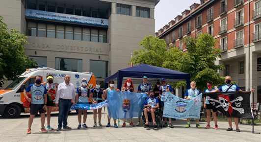 El Ayuntamiento de Leganés recibe al grupo de ‘Corredores solidarios’ que visita las 179 ciudades de Madrid para visibilizar la ELA