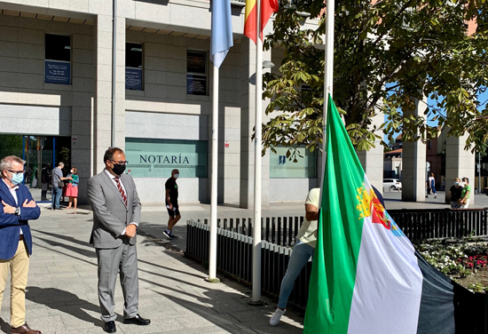 Leganés ondea la bandera de Extremadura por el día de la región