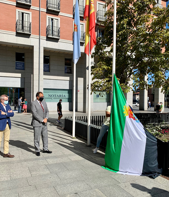 Leganés ondea la bandera de Extremadura por el día de la región
