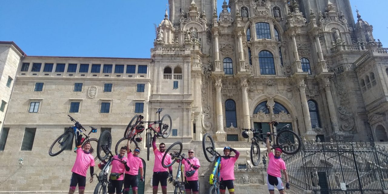 «Nora pedalea contra el AME» completa su objetivo de hacer el Camino de Santiago