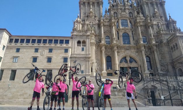 «Nora pedalea contra el AME» completa su objetivo de hacer el Camino de Santiago