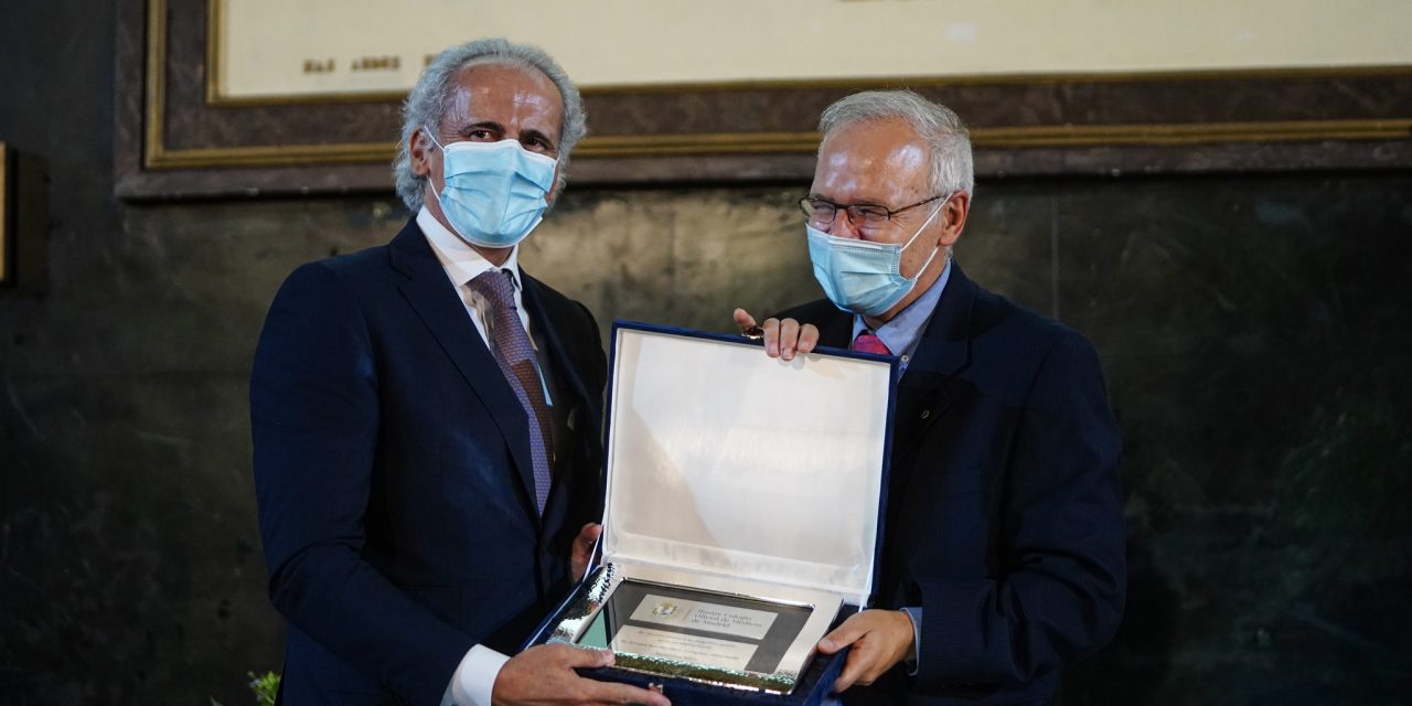 El Colegio de Médicos premia a la Comunidad de Madrid por su gestión de la pandemia