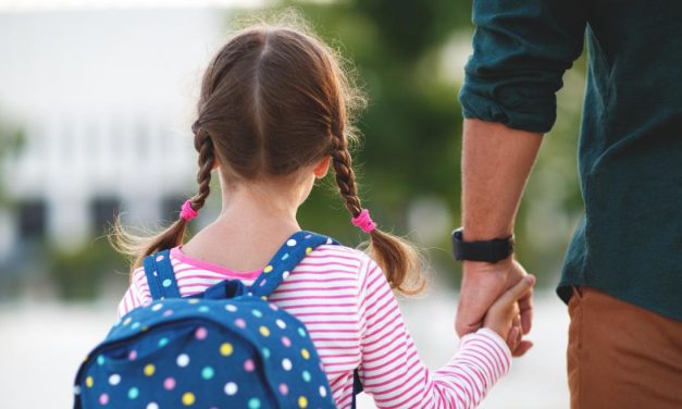 La Comunidad de Madrid busca familias para acoger a menores titulados bajo el programa «Un curso en familia»