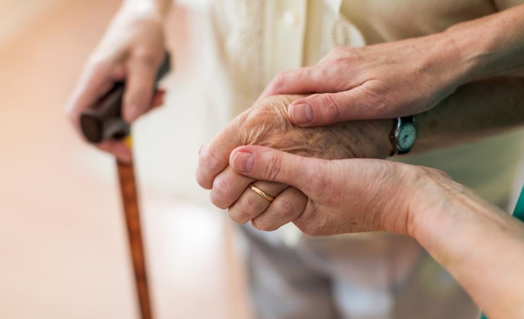 Se eliminan las limitaciones en el número y duración de las visitas en residencias