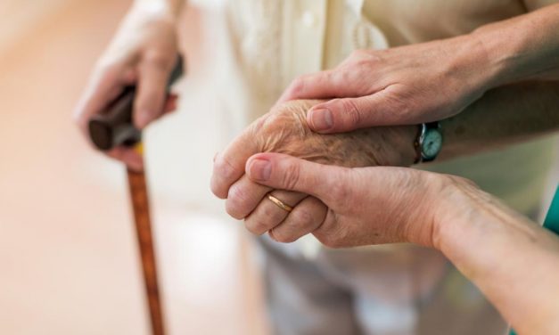 Se eliminan las limitaciones en el número y duración de las visitas en residencias