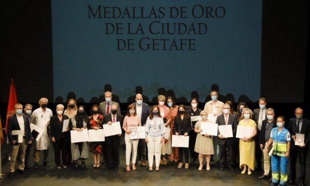 Los profesionales sanitarios de Getafe reciben la Medalla de Oro de la Ciudad