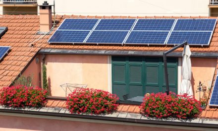 La Comunidad de Madrid dará 3.000 euros para la instalación de paneles solares y baterías de almacenamiento de energía