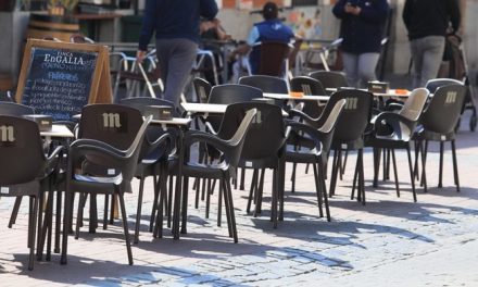 Las Asociaciones de Vecinos llevarán a la Fiscalía la ampliación de espacio para las terrazas