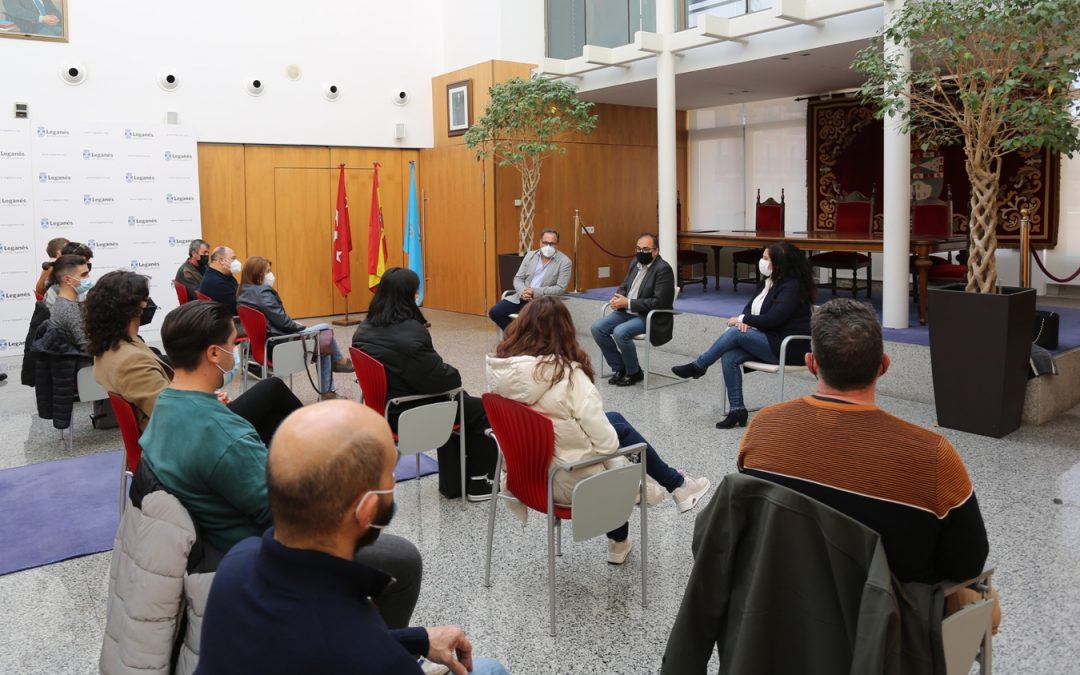 El Ayuntamiento de Leganés recibe a los participantes en las Olimpiadas de la Formación Profesional del IES Luis Vives