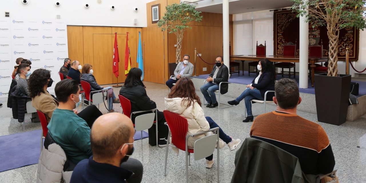 El Ayuntamiento de Leganés recibe a los participantes en las Olimpiadas de la Formación Profesional del IES Luis Vives