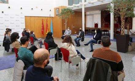 El Ayuntamiento de Leganés recibe a los participantes en las Olimpiadas de la Formación Profesional del IES Luis Vives