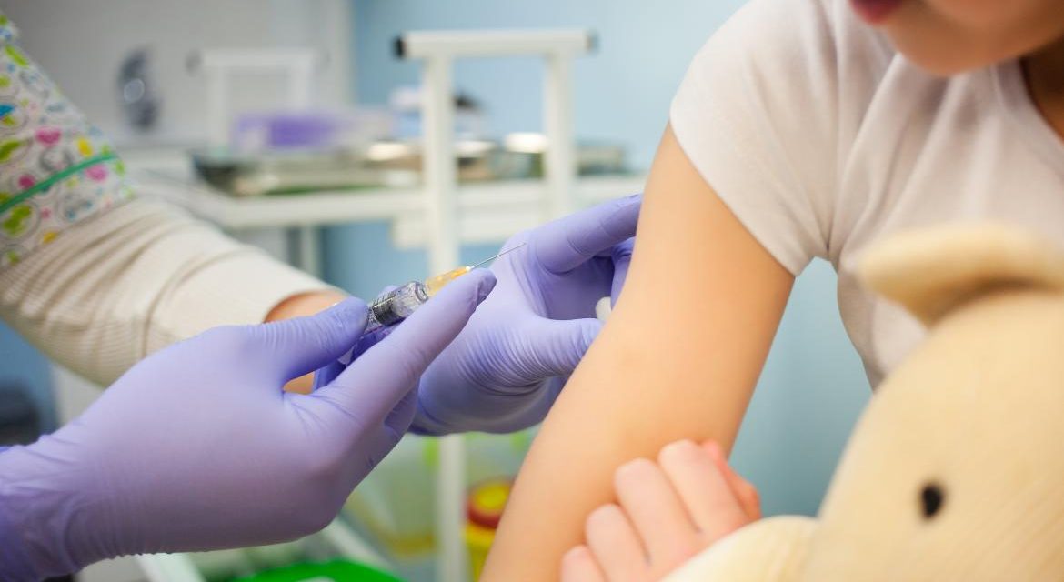 Los mayores de 45 años y los niños de 5 años podrán solicitar la autocita para vacunarse a partir del 30 de diciembre