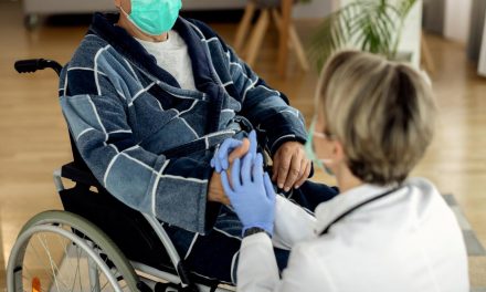 La Comunidad de Madrid distribuye más de 175.000 tests de antígenos para trabajadores de centros sociosanitarios