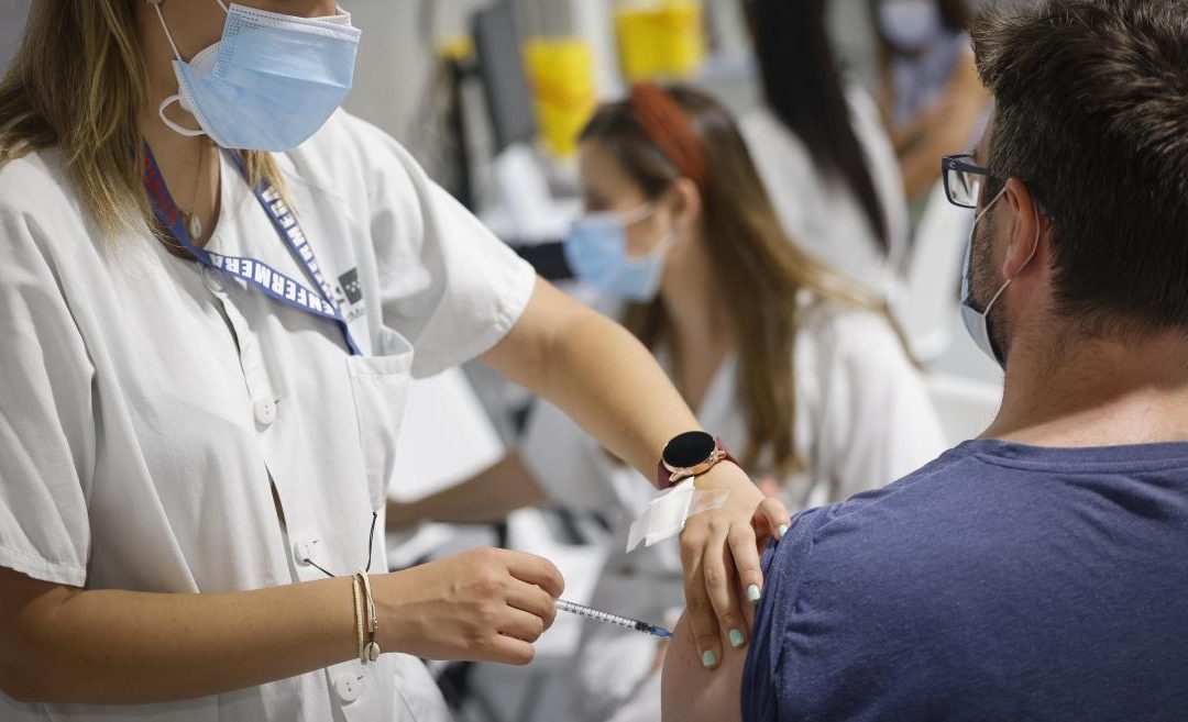 Se abre la autocita a mayores de 40 años para la tercera dosis de la vacuna contra el Covid-19