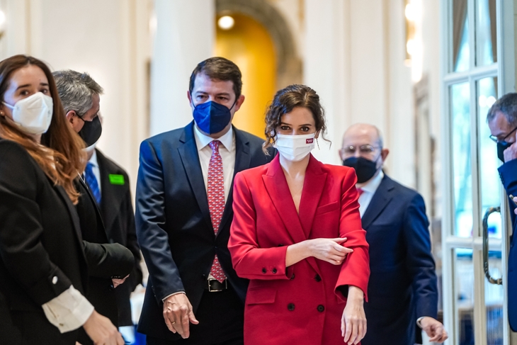 Díaz Ayuso presenta un plan de impulso a la natalidad, la familia y la conciliación con 80 medidas y 4.500 millones de euros