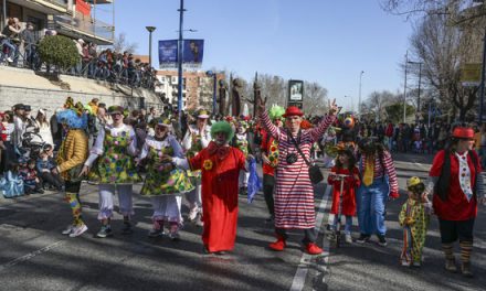 Últimos preparativos para el desfile de Carnaval en Leganés