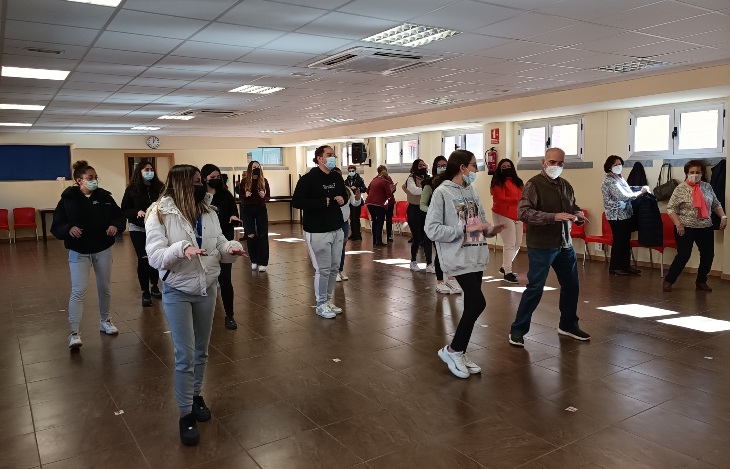 El Ayuntamiento inicia un programa de encuentros intergeneracionales con 330 adolescentes y 170 mayores