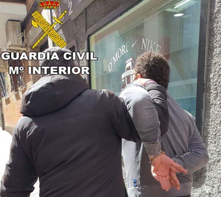 Detenidas tres personas por cometer hurtos en establecimientos públicos mediante descuido en Móstoles y Leganés