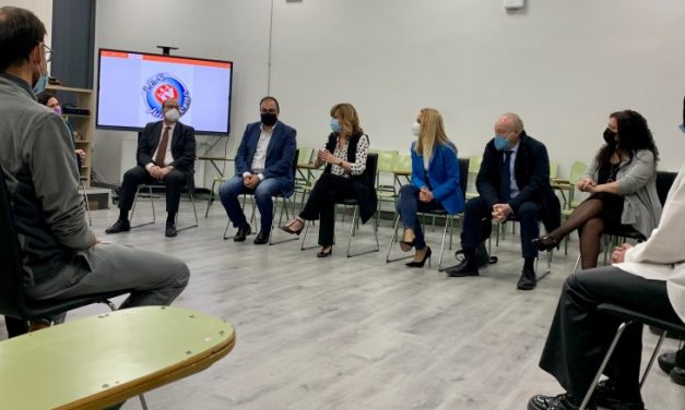 La ministra de Educación visitó el IES ‘Julio Verne’ para conocer su proyecto de Codocencia