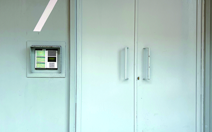 EMSULE paga más de 1.000 euros por sustituir la manivela de una puerta