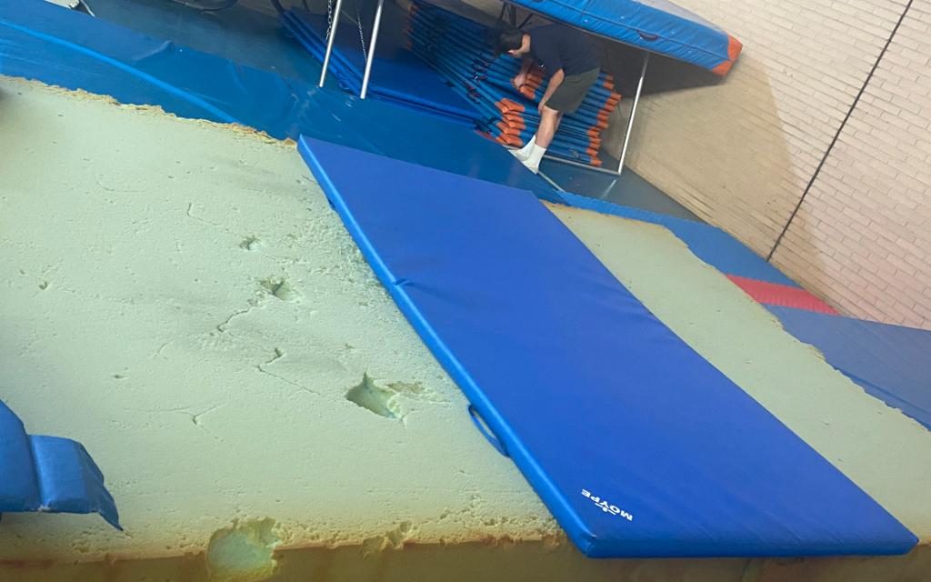 ULEG pide la renovación del pabellón municipal Blanca Ares ante el deterioro que presenta