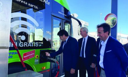 Un total de 24 autobuses interurbanos propulsados por gas se suman a la flota en la región