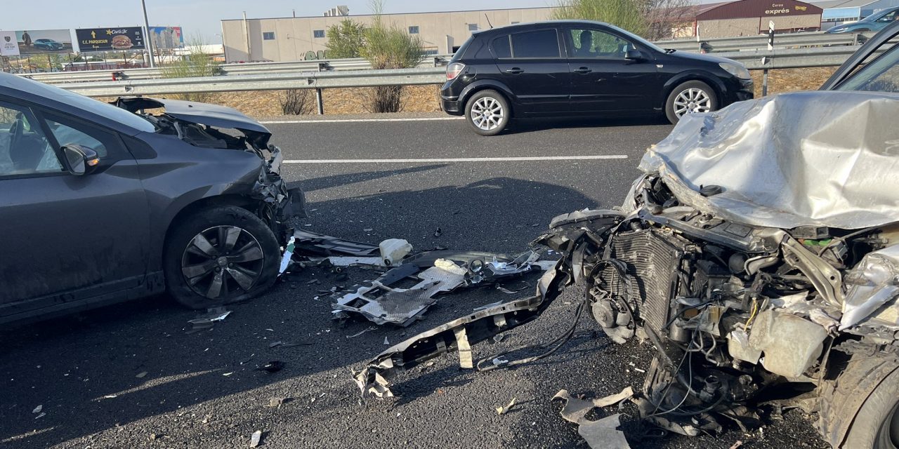 En estado grave tres miembros de una misma familia tras un accidente de tráfico en la M45 a la altura de Leganés