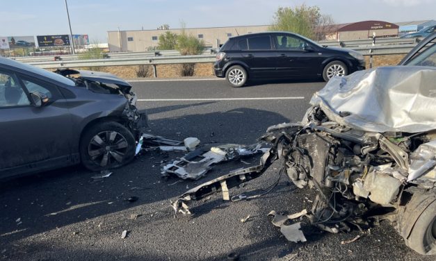 En estado grave tres miembros de una misma familia tras un accidente de tráfico en la M45 a la altura de Leganés