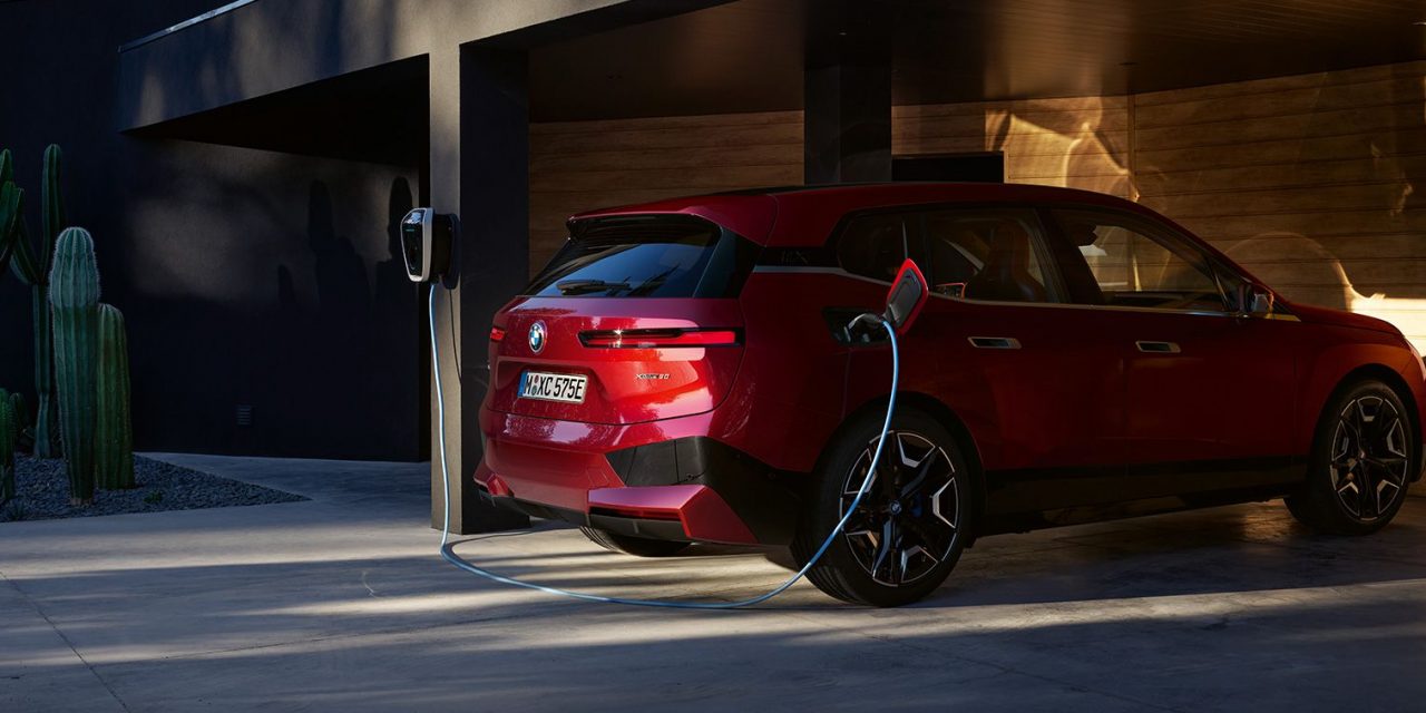 El Grupo Momentum Motor instala puntos de recarga para vehículos electrificados en ubicaciones estratégicas de la región