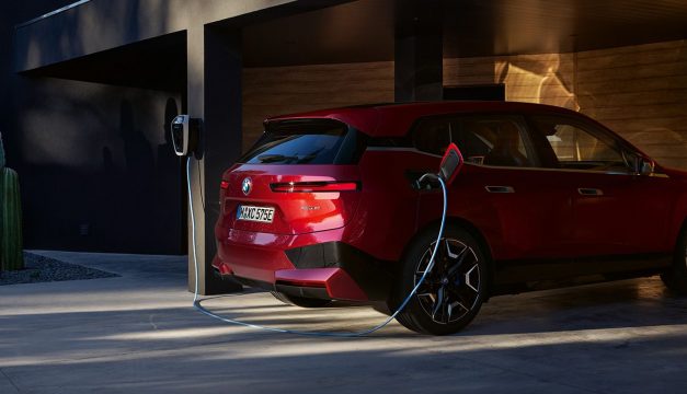 El Grupo Momentum Motor instala puntos de recarga para vehículos electrificados en ubicaciones estratégicas de la región