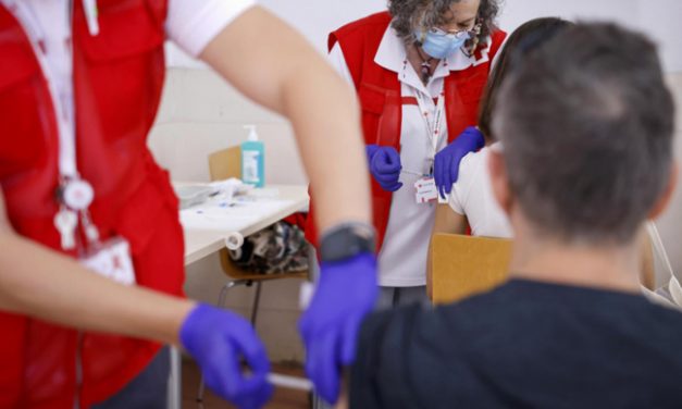 Comienza la vacunación de gripe y cuarta dosis de COVID a mayores de 60 años y grupos de riesgo