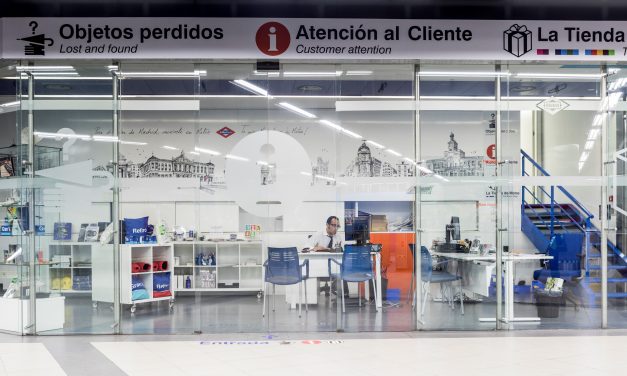 La Comunidad de Madrid custodia cada año cerca de 60.000 objetos perdidos en los trenes y estaciones de Metro