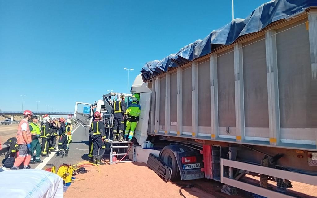 Heridos dos camioneros al colisionar en la M-50 a la altura de Leganés