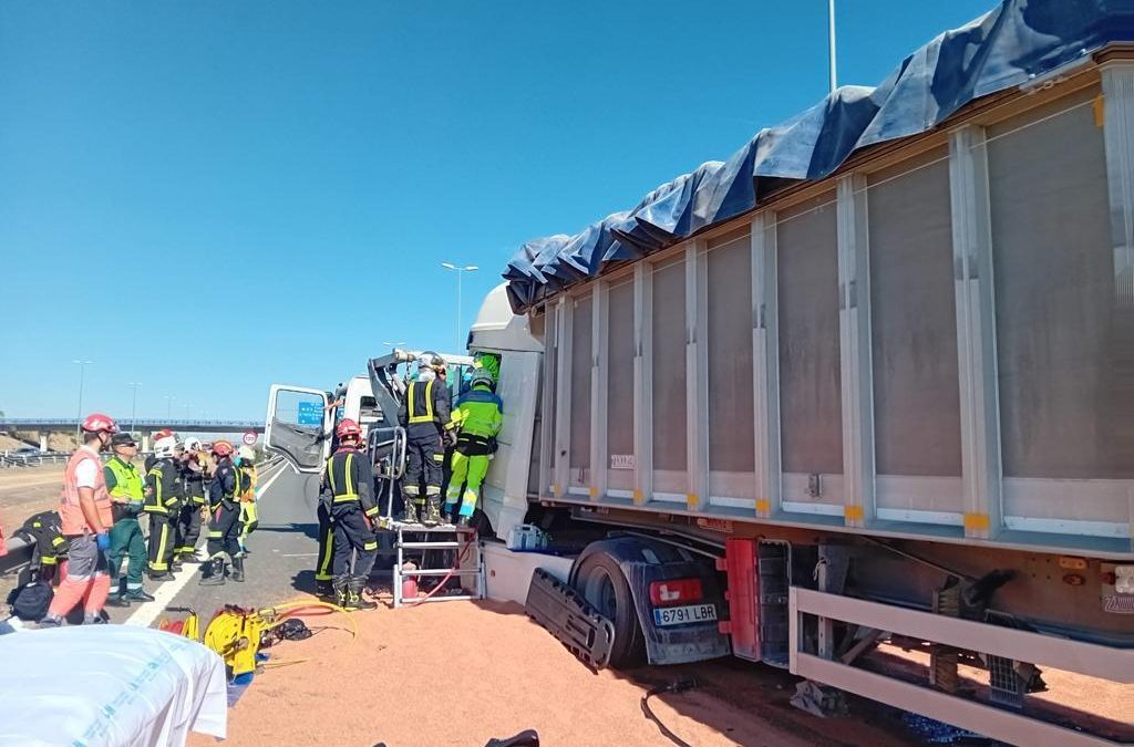 Heridos dos camioneros al colisionar en la M-50 a la altura de Leganés