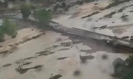 La Comunidad de Madrid traslada 100 operarios y despliega 50 vehículos de maquinaria pesada en los municipios más afectados por la DANA