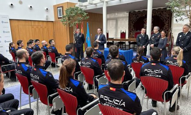 Leganés reconoce la trayectoria de 49 agentes de Policía Local con medallas de oro y plata