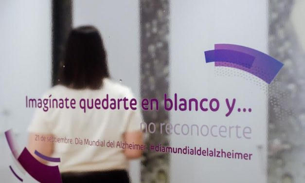 La campaña ‘Imagínate quedarte en blanco y…’ vuelve un año más a intu Xanadú para visibilizar y dar voz a los enfermos de Alzheimer