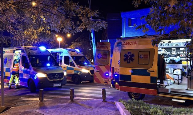 Tres jóvenes heridos, uno muy grave, tras volcar su coche en Leganés