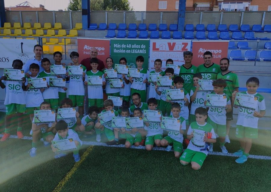 El concejal de Servicios Sociales y Familia de visita el Campus de Verano de la Asociación Pepinito de Leganés