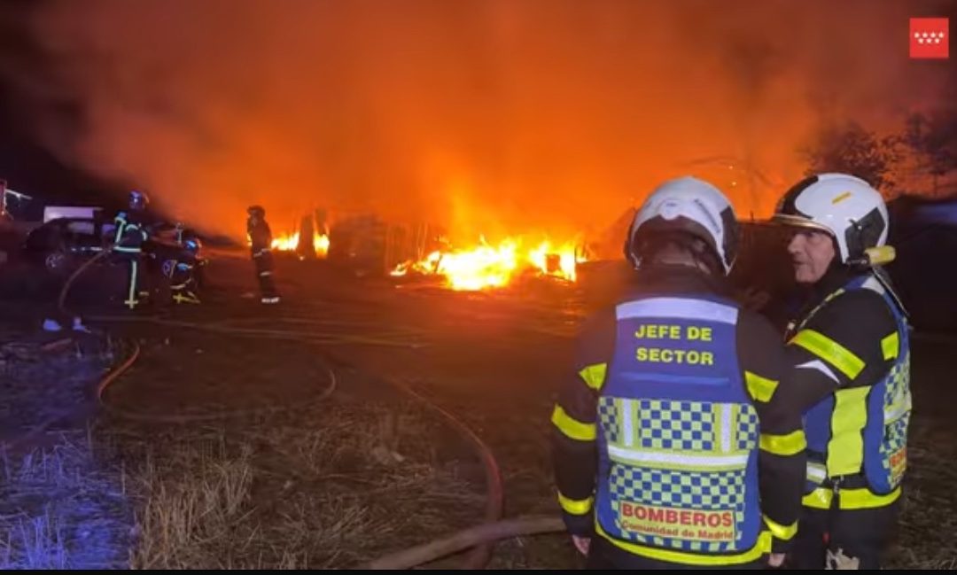 Un incendio arrasa 13 infraviviendas en Leganés Norte