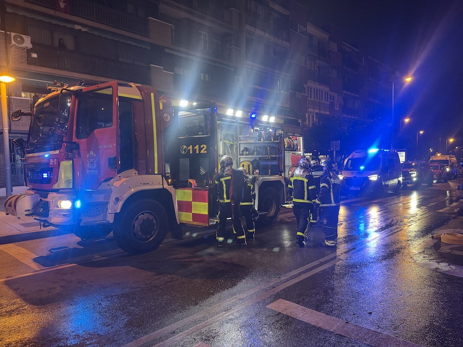 Once personas evacuadas y cuatro hospitalizadas por un incendio en un edificio de Leganés