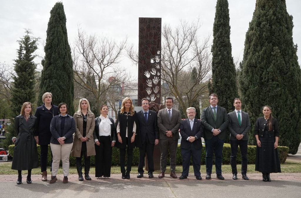 Leganés recuerda a las víctimas del 11-M y al agente del GEO fallecido en 2004 en un acto institucional