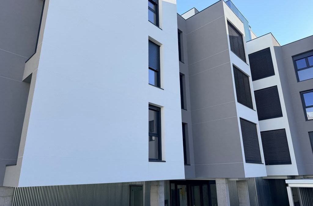 EMSULE entrega las llaves de las 108 viviendas públicas de alquiler de Puerta de Fuenlabrada