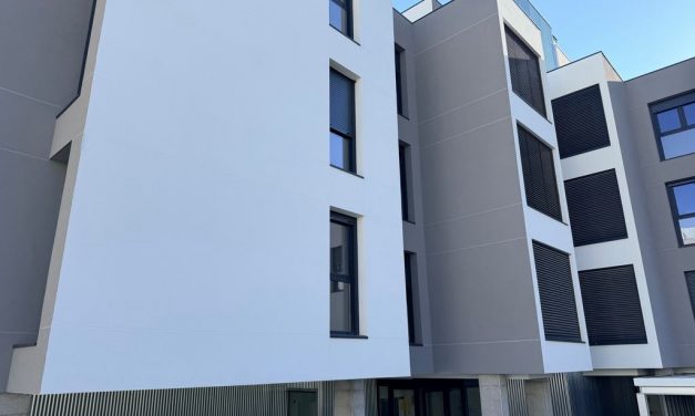 EMSULE entrega las llaves de las 108 viviendas públicas de alquiler de Puerta de Fuenlabrada